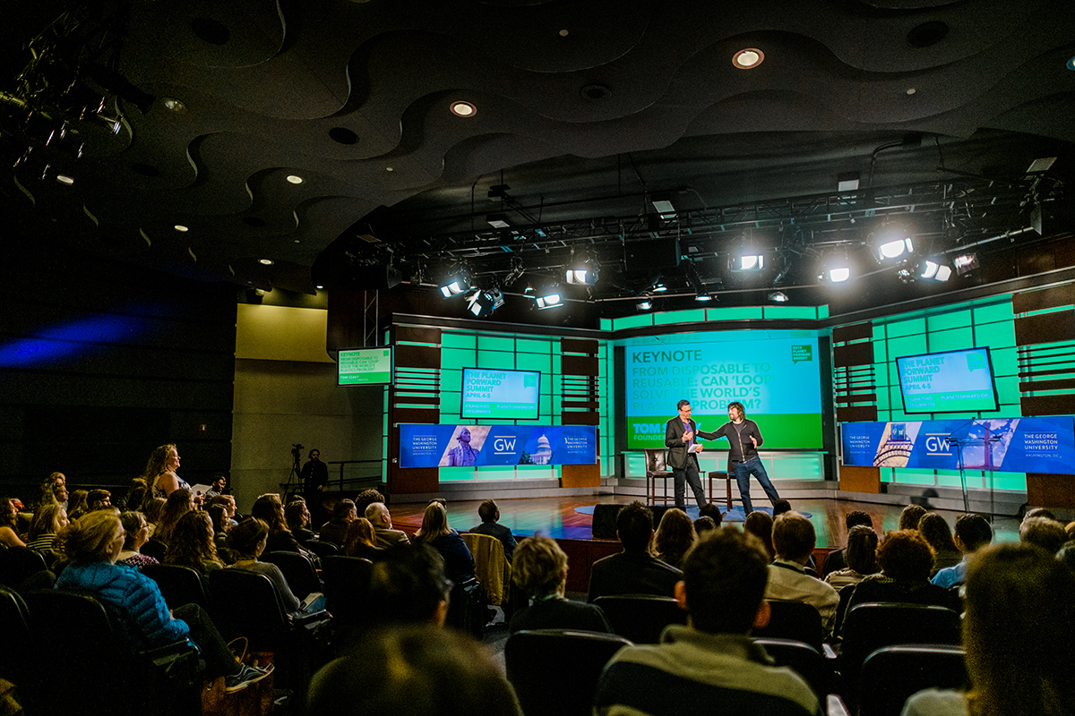 Sesno and TerraCycle Founder and CEO Tom Szaky take questions from the audience about TerraCycle and its new program called Loop.